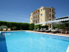 Отель Apartment Mare-4  Трогир